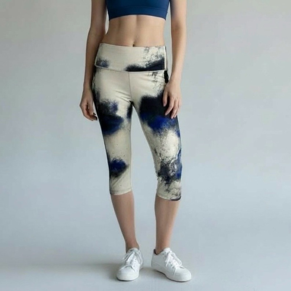 Lululemon Athletic Milky Way ‎ Capri Blue White & Black Athletic Leggings